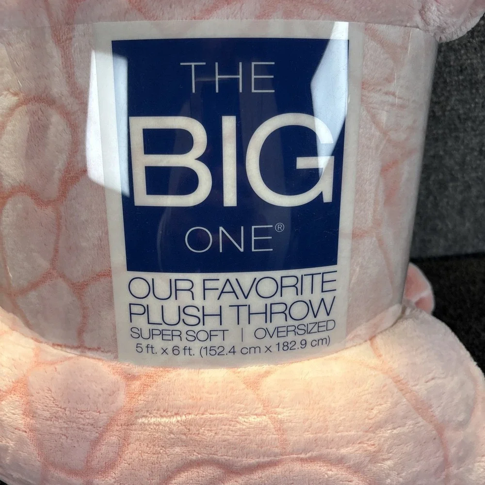 The Big One~Oversized/Super Soft Plush Throw~5ft X 6ft~Textured/Patterned Pink